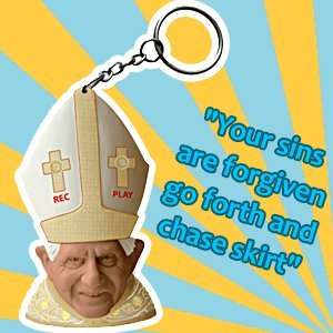  Benedictaphone   Talking Pope Keyring Toys & Games