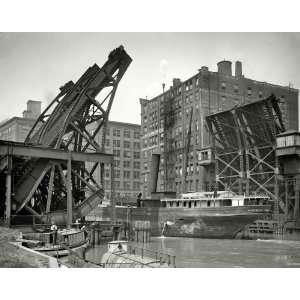  Chicago, Illinois, circa 1907. Jackknife Bridge, over the 