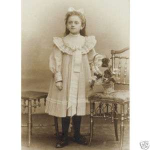 SWEET LITTLE GIRL fashion & flowers CDV PHOTO 1890s  