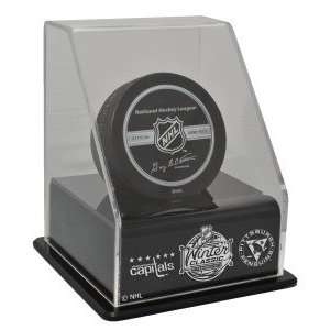  Winter Classic Angled Puck Display   2011 Sports 