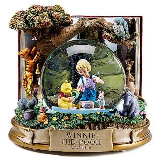   Snowglobe Classic Winnie the Pooh super Rare and large Globe NEW +WOW