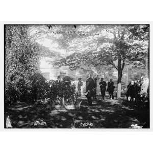   funeral services at DeLong grave,May 23,1908,umbrella
