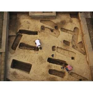  Archaeologists Uncover 17th Century Shallow Graves at 