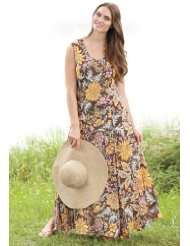 Dress in maxi length with V neck, crinkle texture