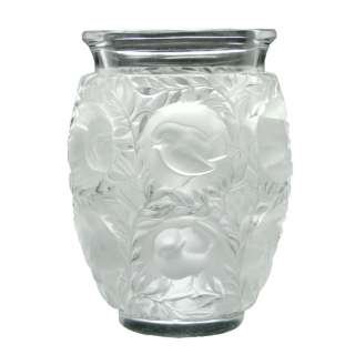 Thismagnificent French Lalique frosted crystal Bagatelle Vase