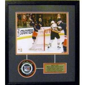  Wayne Gretzky Autographed Hockey Puck Shadowbox Framed 