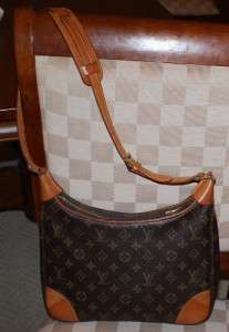 Louis Vuitton Boulogne Logo Hobo Shoulder Purse Bag Excellent Cond 