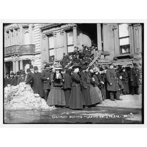    Szecheny wedding crowd on 5th Ave.,New York