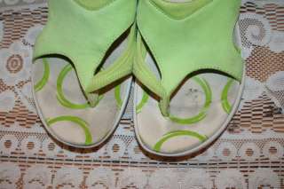 MERRELL Frond Sweet Pea Green Sandals Shoes size 6 Gently Used $90 