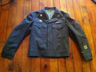 VINTAGE WW2 US ARMY WOOL IKE JACKET WITH BADGES SIZE 36R  