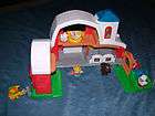 2004 FISHER PRICE LITTLE PEOPLE MUSICAL FARM SET