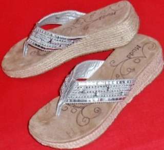NEW Womens Silver MUDD BOISE Thongs Sequins Fashion Flops Sandals 