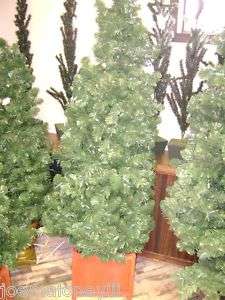 ARTIFICIAL CHRISTMAS TREE PRE LIT W/ WOOD BOX 6 1/2 FT  