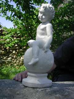 Adorable Chérubin sur boule statue cherub angel 40 cm