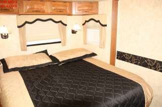 2011 KEYSTONE MONTANA W/5 SLIDES 38 RV **1 owner**  