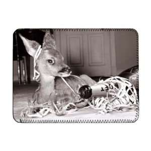  Kiss Kiss the baby deer   iPad Cover (Protective Sleeve 