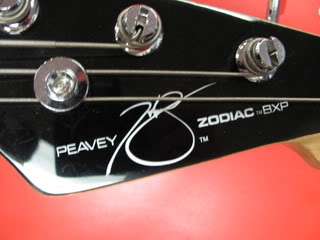 Peavey Zodiac BXP 4 String Bass Guitar   White/Black  